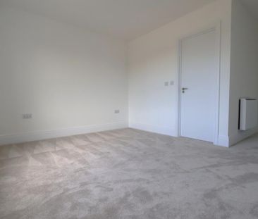 4 bedroom detached house to rent - Photo 4