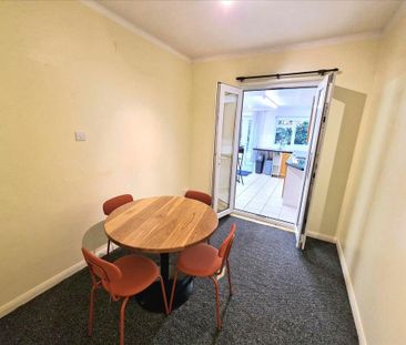 4 bedroom end of terrace house to rent - Photo 3