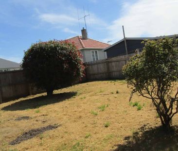 Two Bedroom Home Close to Town - Photo 4