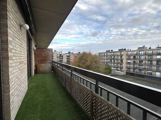 Centraal gelegen appartement met twee slaapkamers, dressing en garage - Foto 1