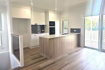 LAWNED BACKYARD OVERLOOKING PARKLAND-3 BED 2BATH TOWNHOUSE WITH FULLY DUCTED AIR - Photo 5