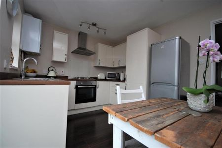 2 bedroom semi-detached house to rent - Photo 5