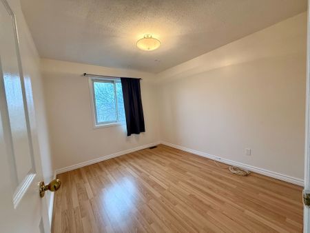 For Lease - 128 PINETRAIL Crescent, South of Baseline to Knoxdale, Ontario - Photo 5