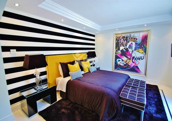 Stunning modern apartment with sea views in Puerto Banus