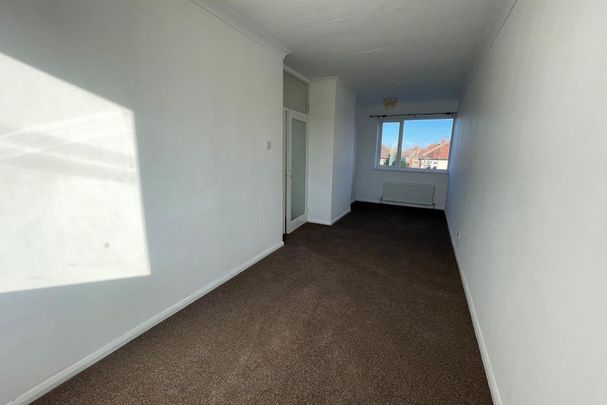 4 bedroom semi-detached house to rent - Photo 1