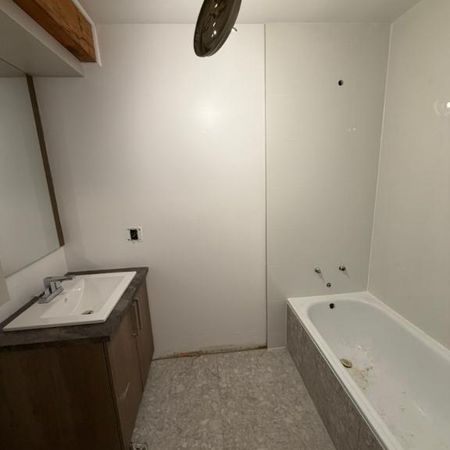 3 1/2 à louer centre ville de St-Jerome - Photo 3