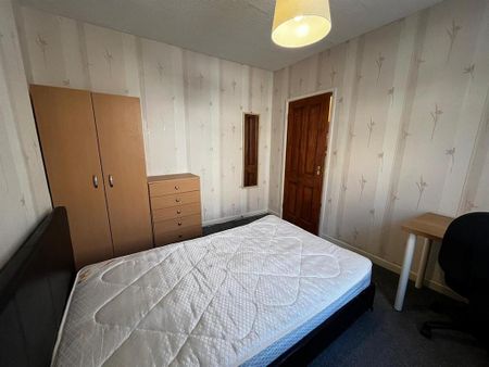 3 bedroom private hall to rent - Photo 2