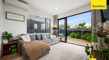 Modern Living in the Heart of Te Atatu South - Photo 2