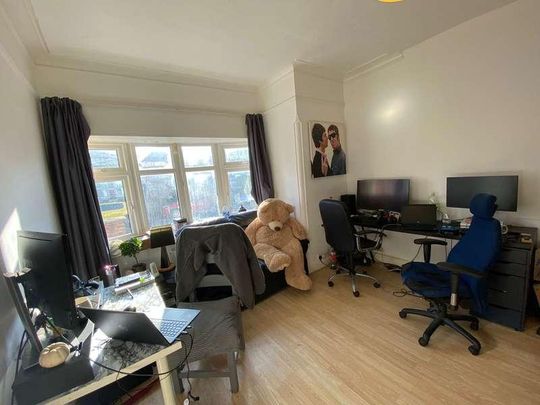 Wilton Avenue, SO15 - Photo 1