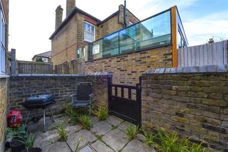 A charming period house in the heart of Wimbledon. - Photo 5