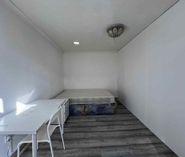 Room in a Shared House, Langbrook Road, SE3 - Photo 2