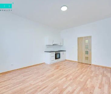 Pronájem krásného a kompletně zrekonstruovaného bytu na ulici Ressl... - Photo 3