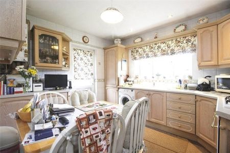 Ashurst Avenue, Southend on Sea - Photo 4