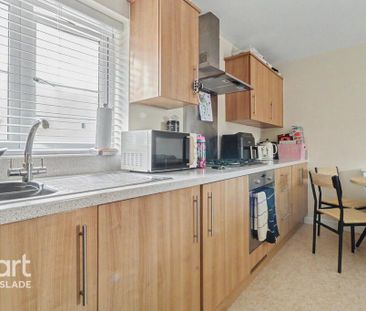 2 bedroom coach house to rent - Photo 2