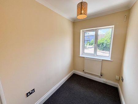 4 bedroom terraced house to rent - Photo 5