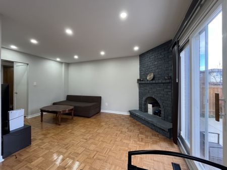 For Lease - 4327 Burnaby Court, Mississauga, Ontario - Photo 3