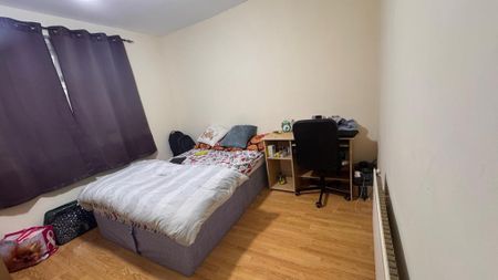 4 bedroom semi-detached house to rent - Photo 2