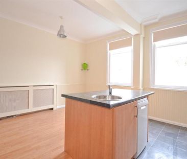 2 bedroom end of terrace house to rent - Photo 4