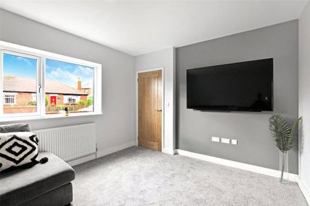 4 bedroom detached house to rent - Photo 2