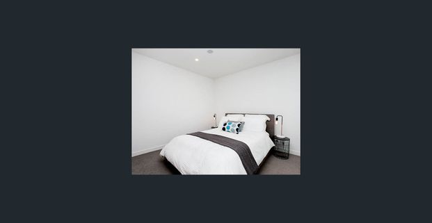 SPACIOUS GROUND FLOOR APARTMENT! - Photo 1