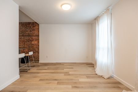 $1,899 / 3 br / 1 ba / 41 Burlington St E unit 1 - Photo 2