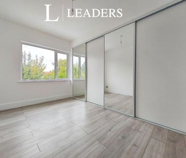 3 bedroom house to rent Parkstone Drive, SS2 - Photo 5