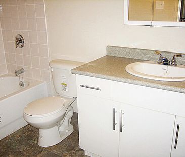 Manitoba, 99 Dalhousie Drive, R3T 3M2, Winnipeg - Photo 1