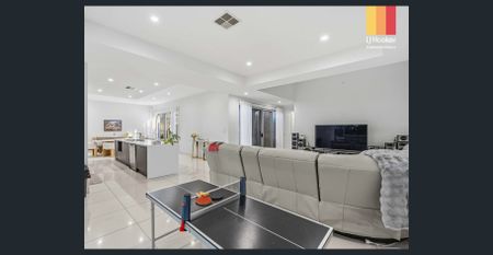 Luxurious & Spacious Living in Royston Park! - Photo 4