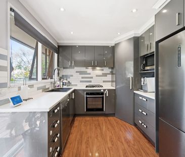Spacious 3 Bedroom Living with Outstanding Outdoor Deck & Prime Bay... - Photo 4
