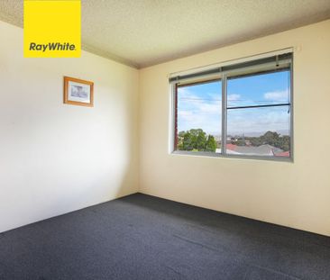 Spacious Unit with Everyday Convenience - Photo 2