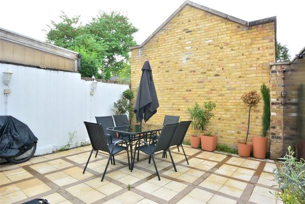 3 bedroom end of terrace house to rent - Photo 1