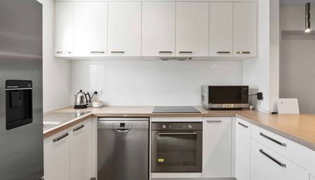 Apartment living in the heart of Merivale - Photo 2