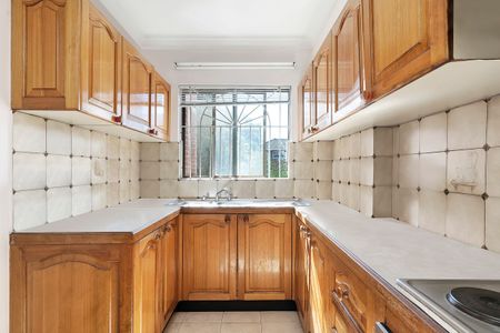 Two Bedroom Apartment Offering Convenient Lifestyle - Photo 2