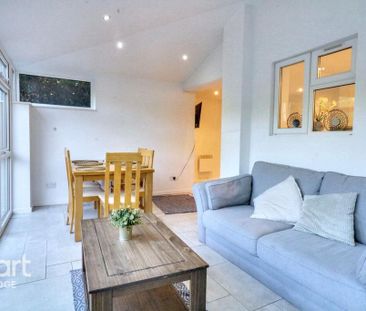 4 bedroom terraced house to rent - Photo 6
