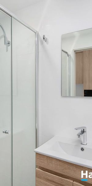 Located in a secure building! - Photo 1