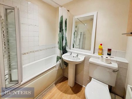 2 bedroom Flat To Let - Photo 4