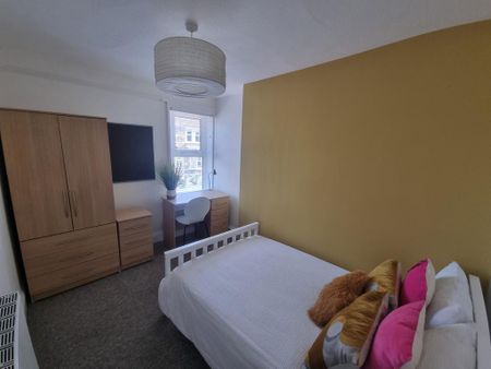 5 bedroom terraced house to rent - Photo 2