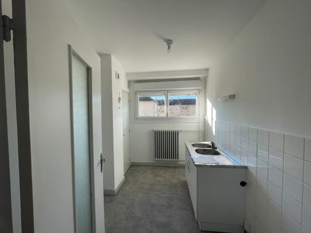 Location - Appartement T4 - 67 m² - Pont-de-Roide-Vermondans - Photo 4