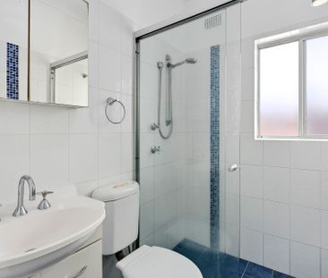 Sunlit Top-Floor Apartment in the Heart of Dee Why - Photo 4