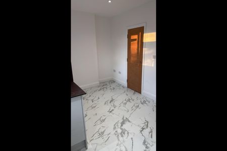 2 Bed Flat, Crownfield Avenue, IG2 - Photo 3