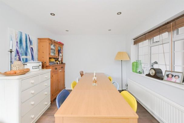 Park View, Hoddesdon - Photo 1