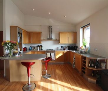 2 bedroom penthouse to rent - Photo 4