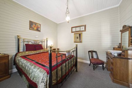 Timeless Charm Awaits - Fully furnished property - Photo 4