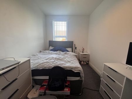 1 bedroom in a house share to rent - Photo 3