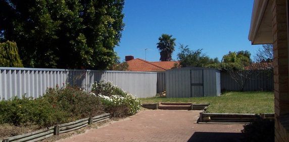 4 x 2 Family Home in Waikiki - Photo 2