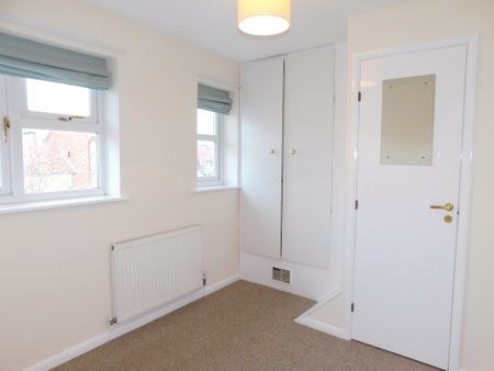 2 bedroom semi-detached to let - Photo 4