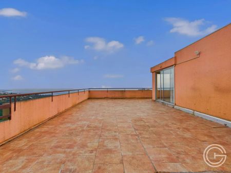 Location Appartement 4 pièces 77m² NICE 06200 - Photo 5