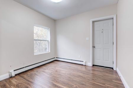 For Lease - 152 Sanford Avenue Unit# UPPER, Hamilton, Ontario - Photo 4
