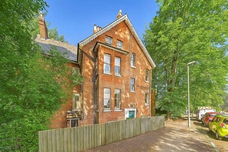 Southampton Street, Farnborough, Hampshire, GU14 - Photo 5