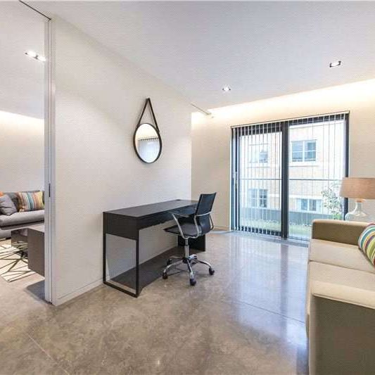 This is a beautiful 6th floor apartment in the heart of St James's - Photo 1